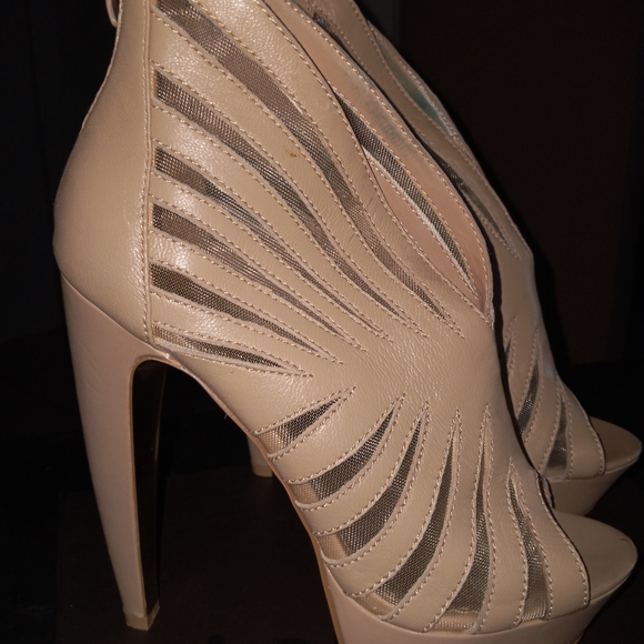 Shoes - Picture 2 of 5